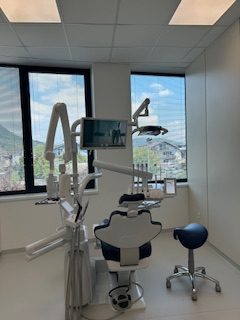 Zobozdravstveni stol z lokalnim rentgenom v ambulanti K2 Dent